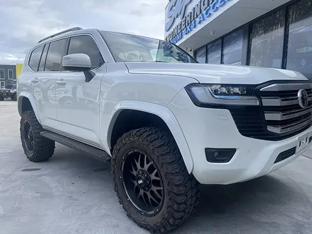 Exclusive Superior Engineering 35mm Wheel Arch Flares excl GR Sport - Kit (LandCruiser 300 Series)